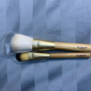 🌿 NWOT Skinfood make-up brushes